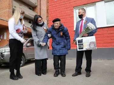 Нижегородского Героя Советского Союза с Днем Победы поздравила фронтовая бригада